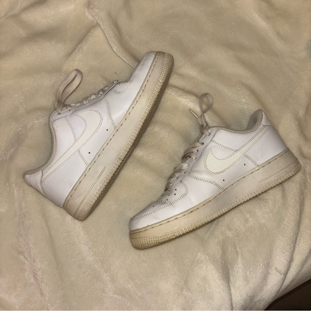 Nike Air Force 1 White Sneakers men’s 8.5 - Picture 3 of 9